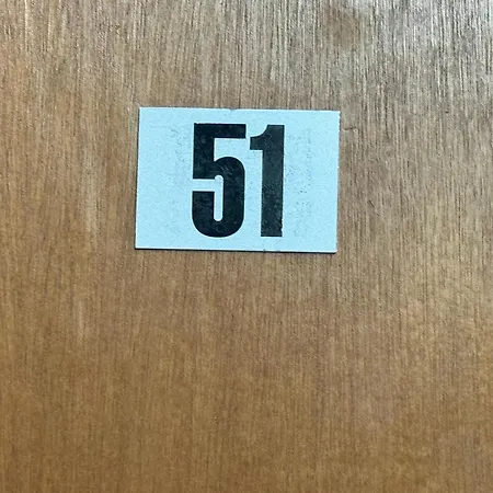Escale 51 *